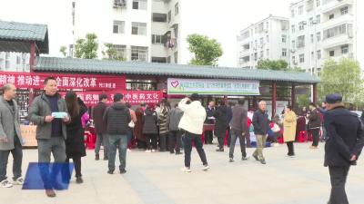 团市委开展共创美好社区“志愿公益集市”活动