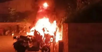 “火烧连营”！57辆电动车广场外“葬身火海”