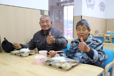 看，《黃岡日?qǐng)?bào)》專版推介武穴幸福食堂的“幸福味道”！  