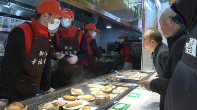 一荤两素只要五六元！御江•幸福食堂为老人开启幸福“食”光  