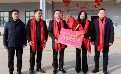 正月初一登门拜年送祝福 胡昊走访慰问春节期间不停产企业不停工项目干部员工