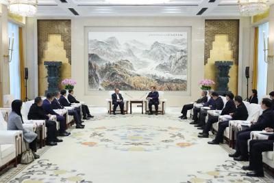 王忠林李殿勋与迈瑞医疗公司董事长李西廷座谈