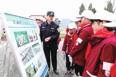 从红色纽带到大江守护——宜昌志愿者的新时代雷锋