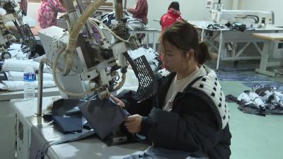 【聚力建支点 夺取开门红】湖北福瑞服饰：开足马力赶订单 奋力冲刺开门红