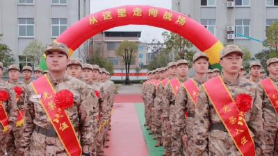 武穴市举行2025年上半年入伍新兵欢送仪式