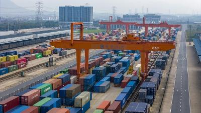 中央政治局会议释放了哪些重要信号？