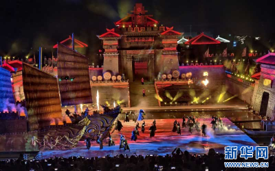 沉浸式三国实景剧《赤壁•借东风》在湖北赤壁首演