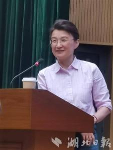 “建议孩子们不要沉溺于刷视频” 央视记者董倩在武汉分享阅读的力量