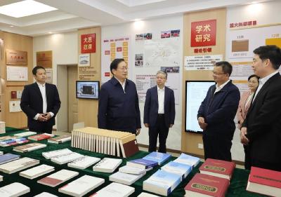 王忠林到武汉大学武汉纺织大学调研时强调 坚持为党育人为国育才 在推动“双一流”建设上再创佳绩