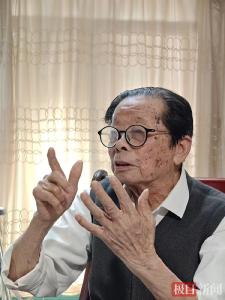经历百次战斗，腿里至今有弹片，103岁的抗战老兵还会用日语说“缴枪不杀”