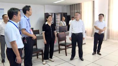 查俊调研检查高考准备工作