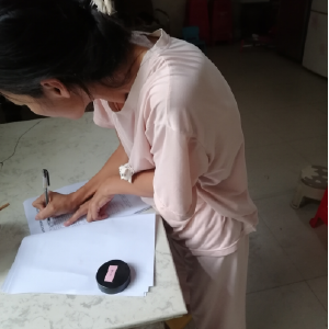 【锲而不舍落实中央八项规定精神】刊江街道刘桂社区：暖心上门办手续，让低保救助更贴心