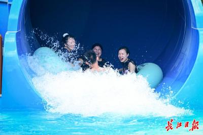 两年时间，荒地上何以“长”出爆火度假乐园——“这个项目成功，是干部们拼出来的”