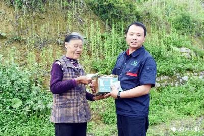 40岁邓兰舟，免费带货17年！
