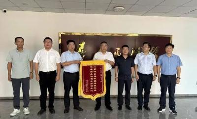 营商环境动态｜刊江街道：精准服务获赞誉 企业赠锦旗表谢意