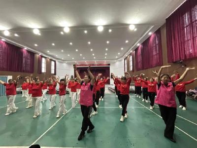 荆门：“红色娘子军” 唱响巾帼红