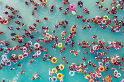 游泳馆≠100%安全，溺水高发期警惕这些隐患