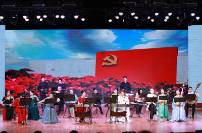 八月桂香飘红安，“大别山精神”在旋律中绽放——这场红色经典音乐会太燃了！