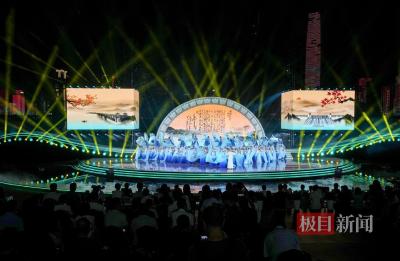 终极剧透！美翻、美炸、美爆！今夜巨型牡丹点亮长江！
