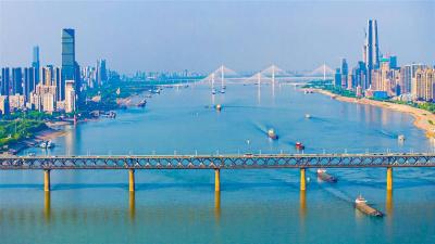 唯一被毛主席写进诗词的现代建筑，在武汉！