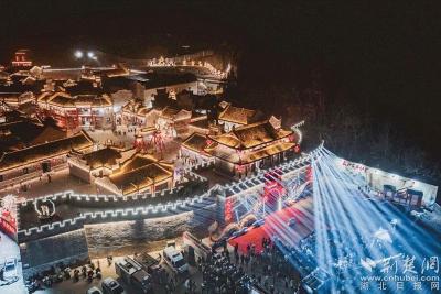 东湖评论：公开官员电话，“宠游客”就要能“直接呼叫”