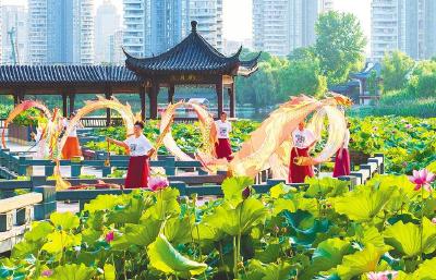从百湖之市到千园之城 一座超大城市的美丽生活