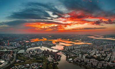 郊野湖泽变身环湖经济圈，40余家总部企业环抱金银湖