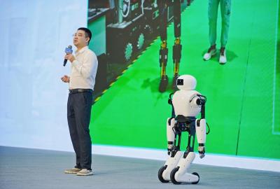 从机器人“总动员”到“地球第三极”凿山开路，他们这样作答青春华章