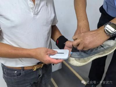 35℃穿两件上衣参加科目一考试？民警检查发现…