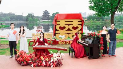 与祖国同庆、与爱人同行，许多年轻人在国庆当天领证