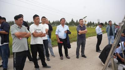 我市召开水稻全量还田油菜免耕飞播技术现场观摩会