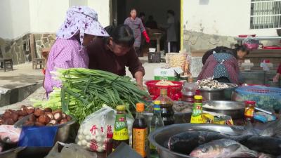 “千叟宴”上话家常  “幸福五里”暖重阳