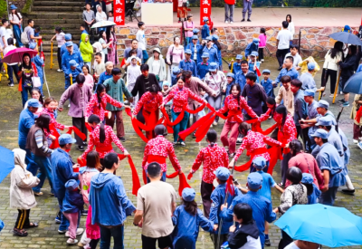 红安12条手机热线，1.5亿关注