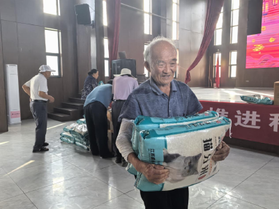 连续11年！今年中秋钱炉建材厂再为548位老人送去爱心物资