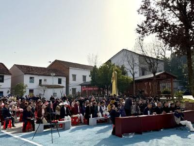 学习贯彻党的二十届四中全会精神丨武穴市“亲·听”百姓宣讲文明实践活动走进许家铺村