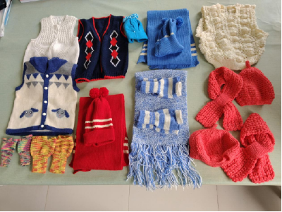 20余件过冬衣物！她们连夜缝制！即将送往→