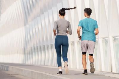 不是所有人都适合跑步！试试这个动作，你就明白了