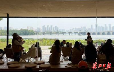 “出片热”背后，一座城市的“集体创作”正在进行