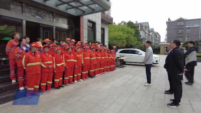 爱心企业慰问环卫工人  575份蛋糕传递城市温情