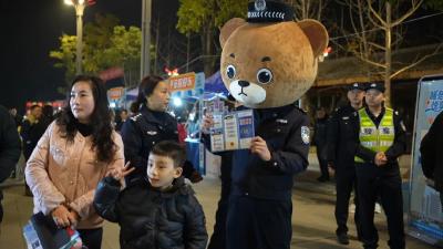 告别“纸上谈兵”！武穴平安夜市“沉浸式”普法，冬夜氛围感拉满