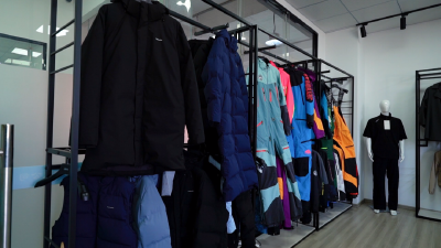 学习贯彻党的二十届四中全会精神丨海外订单飘红！福瑞服饰年末冲刺忙