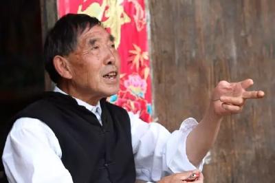 赤箭花开满山红