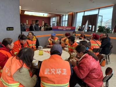 暖心！爱心饺子致敬城市美容师
