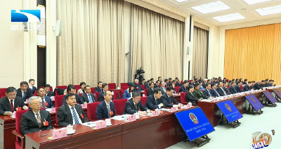 省十四届人大四次会议主席团举行第三次会议