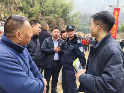 山沟里摆起百桌宴 ——一位崇阳养猪户的诚意与一场意外走红的乡村聚会