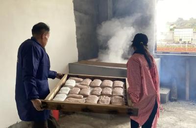 馋哭！刊江这间共享蒸粑屋，一屉年粑蒸出满满烟火气