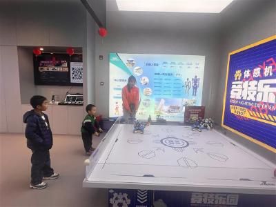 新春走基层｜科技年味正浓 机器人春节“打工”忙