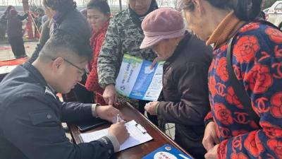 『欢欢喜喜过大年』写春联 赏非遗 万丈湖街道新春氛围别样浓