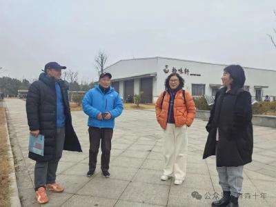 武汉爱心团十年赴约，为武穴寒门学子送冬日温情