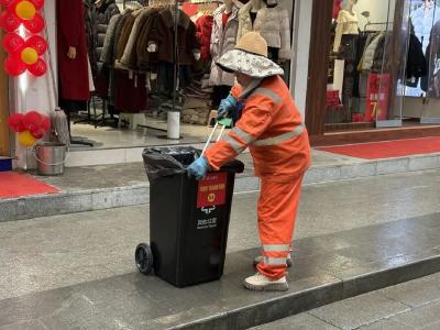 年味更浓、环境更净！武穴环卫精细化保障正街新春惠民消费活动